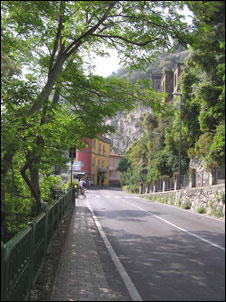 the road into town (Sorrento)
